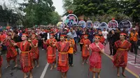 Aksi tarian tortor komunitas warga Batak di Solo, Jawa Tengah, Minggu (26/11/2017). (Liputan6.com/Fajar Abrori)