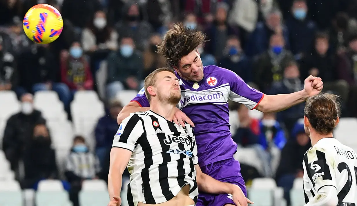 Dusan Vlahovic - Bomber berusia 21 tahun ini tengah dalam performa apik. Striker Fiorentina ini selalu mencetak gol dalam empat laga terakhir di Liga Italia. Saat ini Vlahovic menjadi top skor sementara Serie A dengan mencetak 13 gol. (AFP/ Isabella Bonotto)