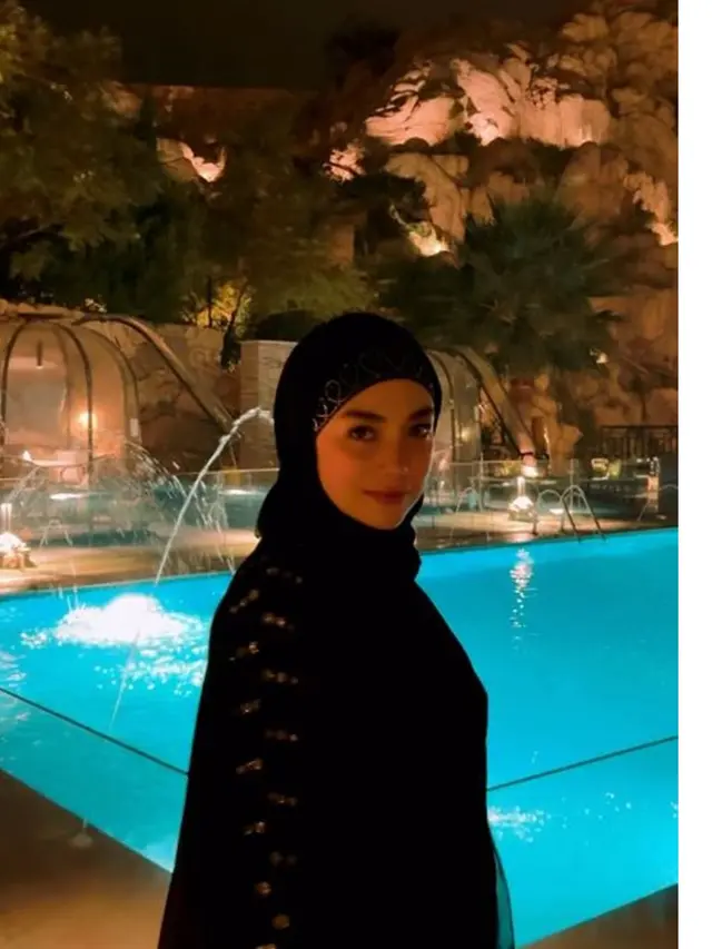 Jalani Puasa Usai Mualaf, Ini 6 Potret Celine Evangelista Antusias Belajar Islam