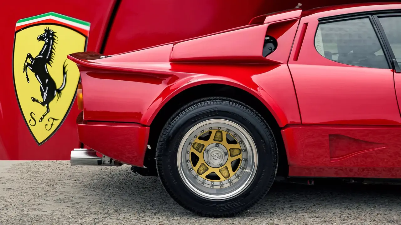 Ferrari 512 BB modifikasi Koenig Specials tampil agresif dengan widebody khas era 1980-an (Casrscoop)