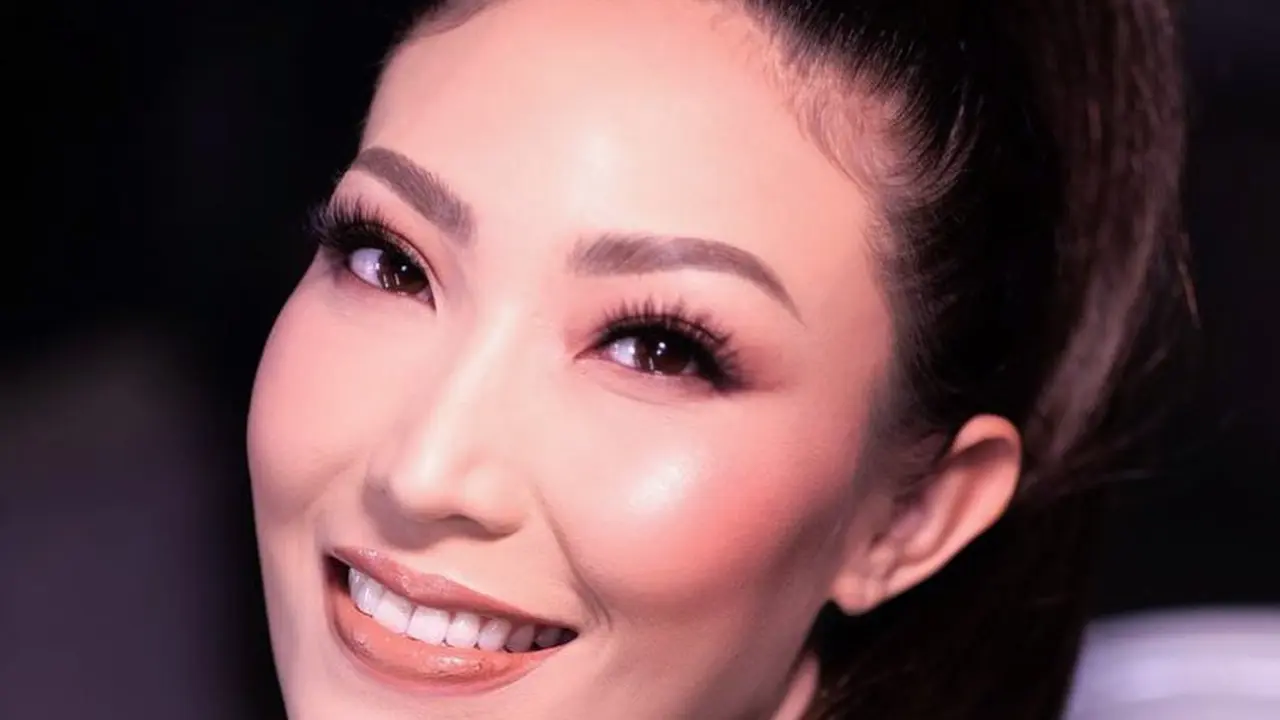 Ayu Dewi. (Foto: Instagram @mrsayudewi)