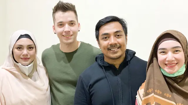 Ikut Pengajian, Ini 7 Potret Celine Evangelista Saat Pakai Hijab