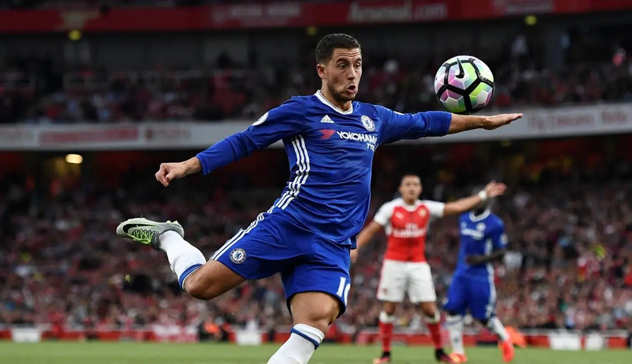 9. Eden Hazard. Penjualan jersey Eden Hazard berada di peringkat ke-9 jersey terlaris Premier League dan menjadi jersey terlaris Chelsea. (Reuters/Dylan Martinez)