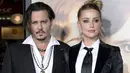 Amber Heard dan Johnny Depp sedang berada di tengah proses perceraiannya. Kabar terbaru menyiarkan, keduanya semakin memanas dan Amber menuduh Johnny melakukan penundaan terhadap proses perceraiannya. (doc.mirror.co.uk)