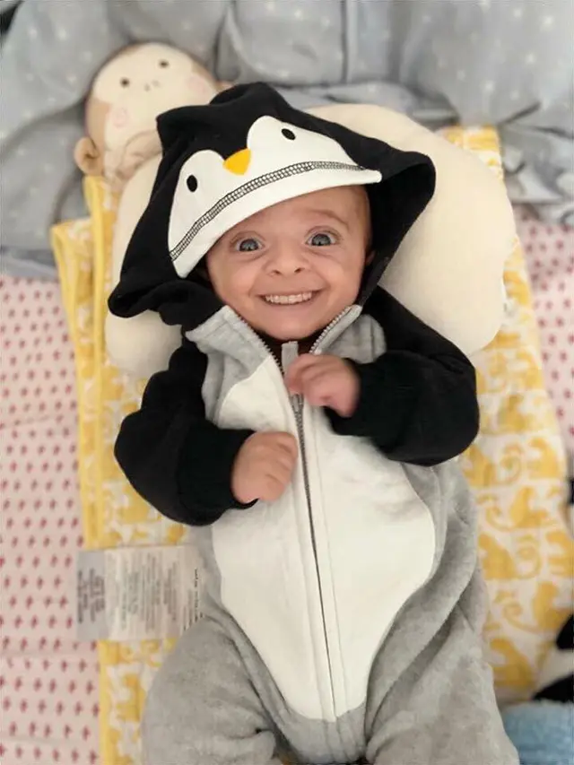 Editan Foto Bayi Saat Punya Gigi Bak Orang Dewasa ini Bikin Tepuk Jidat