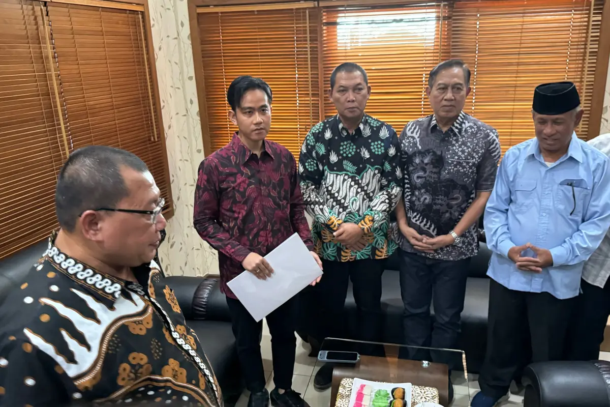 Gibran Serahkan Surat Pengunduran Diri