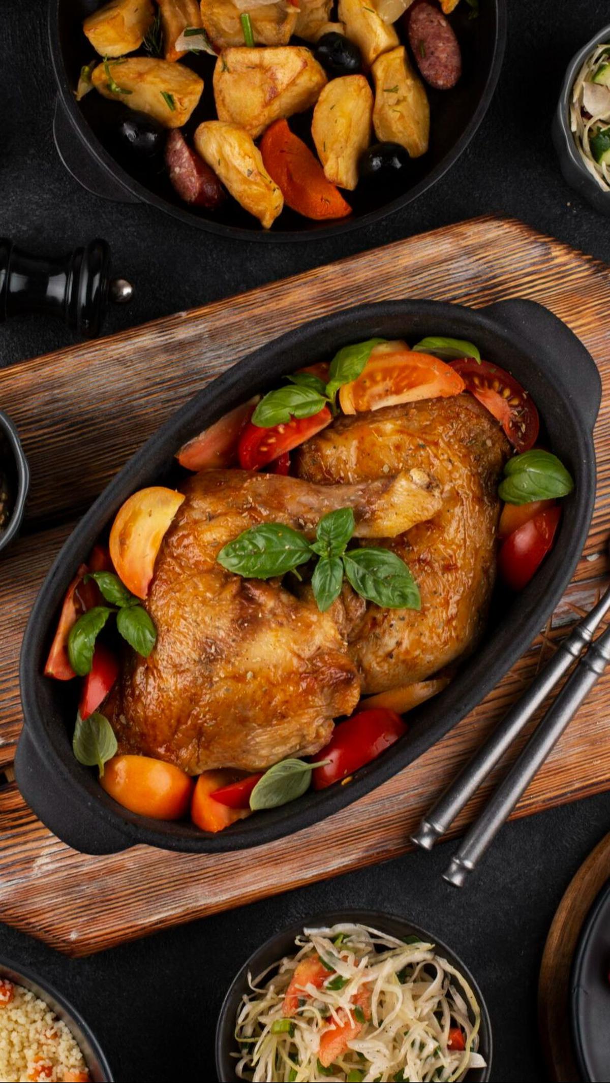 14. "Pertama, kita makan dulu. Setelahnya, kita bisa melakukan segalanya."<br><br>15. "Jika kamu benar-benar ingin mendapat teman, pergilah ke rumah seseorang dan makanlah bersamanya... orang yang memberimu makanan akan memberikan hatinya padamu." - Cesar