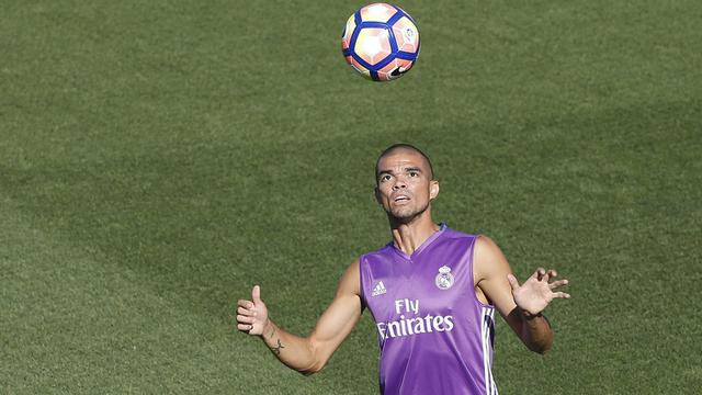 Kabar Transfer: MU dan Chelsea Berebut Bek Asal Prancis