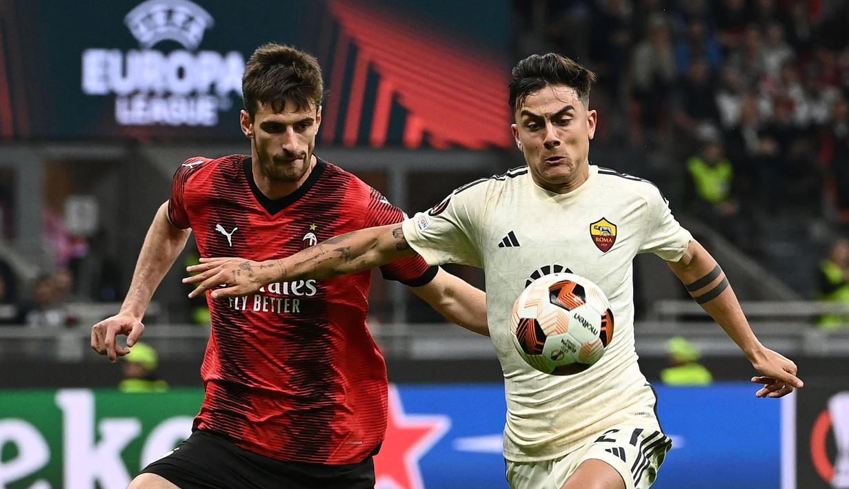 Gol Gianluca Mancini menjadi satu-satunya yang tercipta pada laga leg pertama perempat final Liga Europa 2023/2024 antara AS Roma melawan AC Milan. (Isabella BONOTTO/AFP)