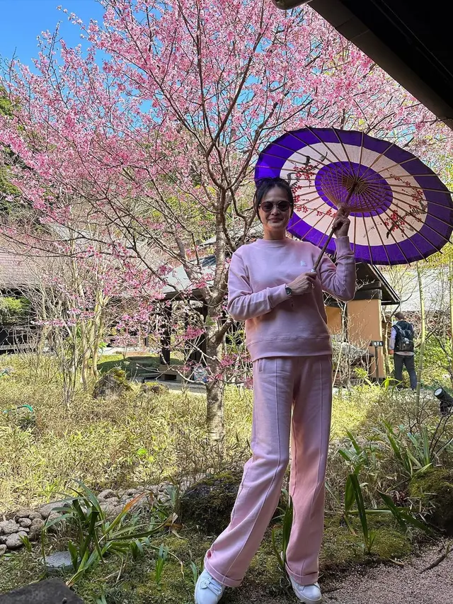 Donna Harun di Jepang (Instagram/donnaharunofficial)