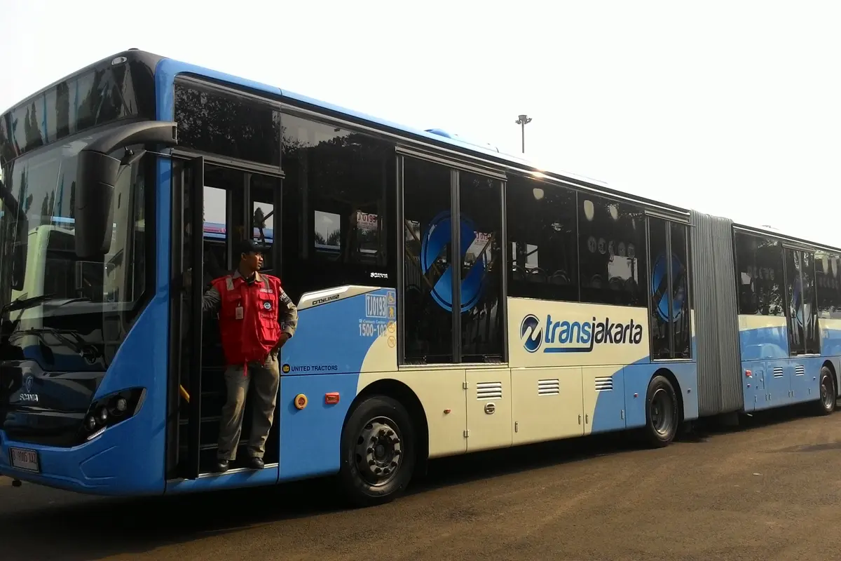 Ahok Semringah Luncurkan 20 Bus Transjakarta Scania Baru 