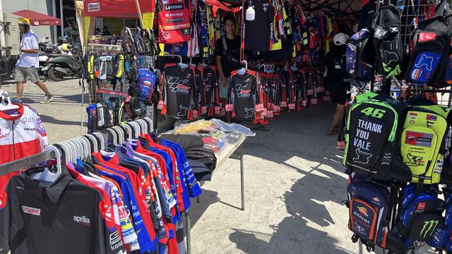 Aksesoris balapan di sekitar Sirkuit Mandalika