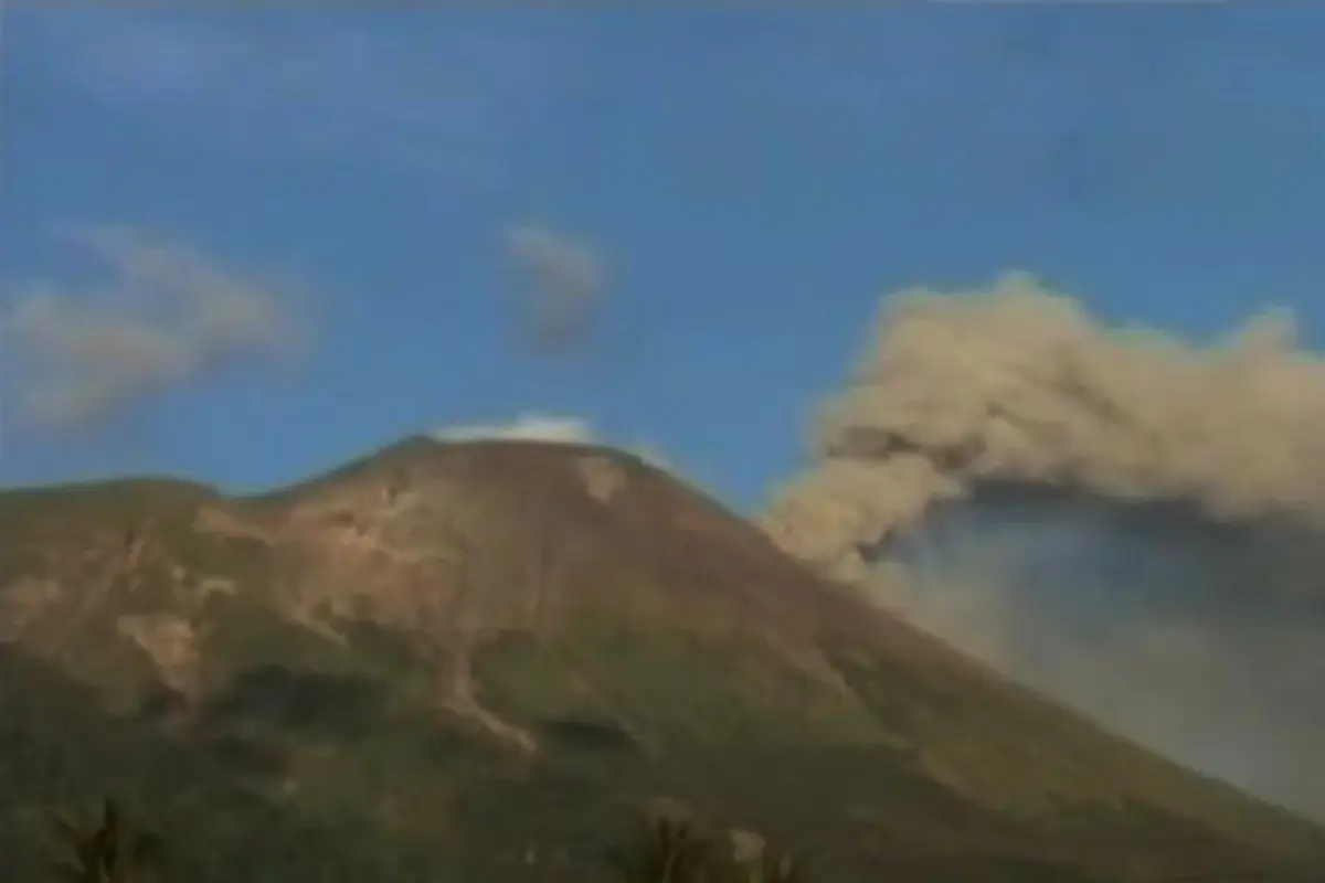 Gunung Gamalama Kembali Erupsi Hari Ini