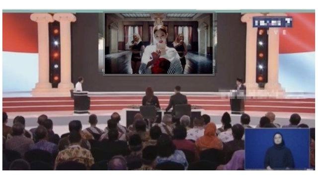 Editan Foto Layar Debat Capres