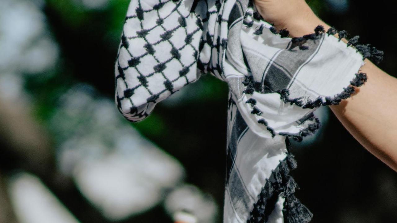 Konflik Palestina dan Israel, hingga kini masih menjadi isu kemanusiaan yang belum berakhir. Konflik yang bermula sejak tahun 1947 ini bahkan masih sering memanas. Di mana penduduk Israel terus berusaha menguasai wilayah yang seharusnya menjadi hak dari w