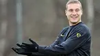 Aksi bek Manchester United asal Serbia, Nemanja Vidic, di sesi latihan di Carrington, Manchester, 6 April 2010, jelang laga perempat final Liga Champions lawan Bayern Muenchen. AFP PHOTO / PAUL ELLIS