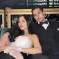 Bergaya ala gentleman, penampilan Rachel dan Salim terlihat classy dengan nuansa hitam putih. [Foto: Instagram/Rachel Vennya]