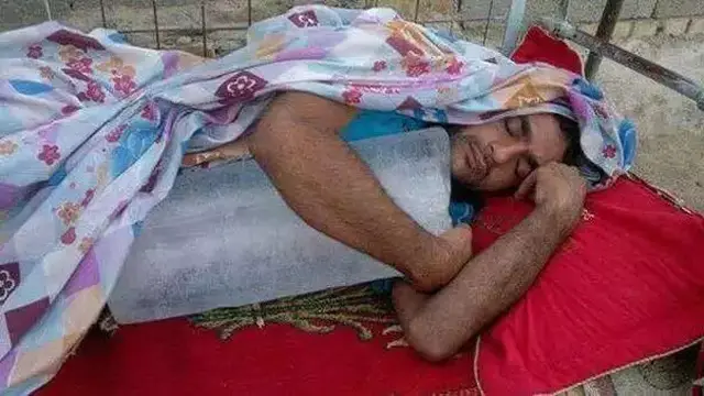 6 Potret Aksi Orang Melawan Hawa Panas Ini Kocak, Bikin Geleng Kepala