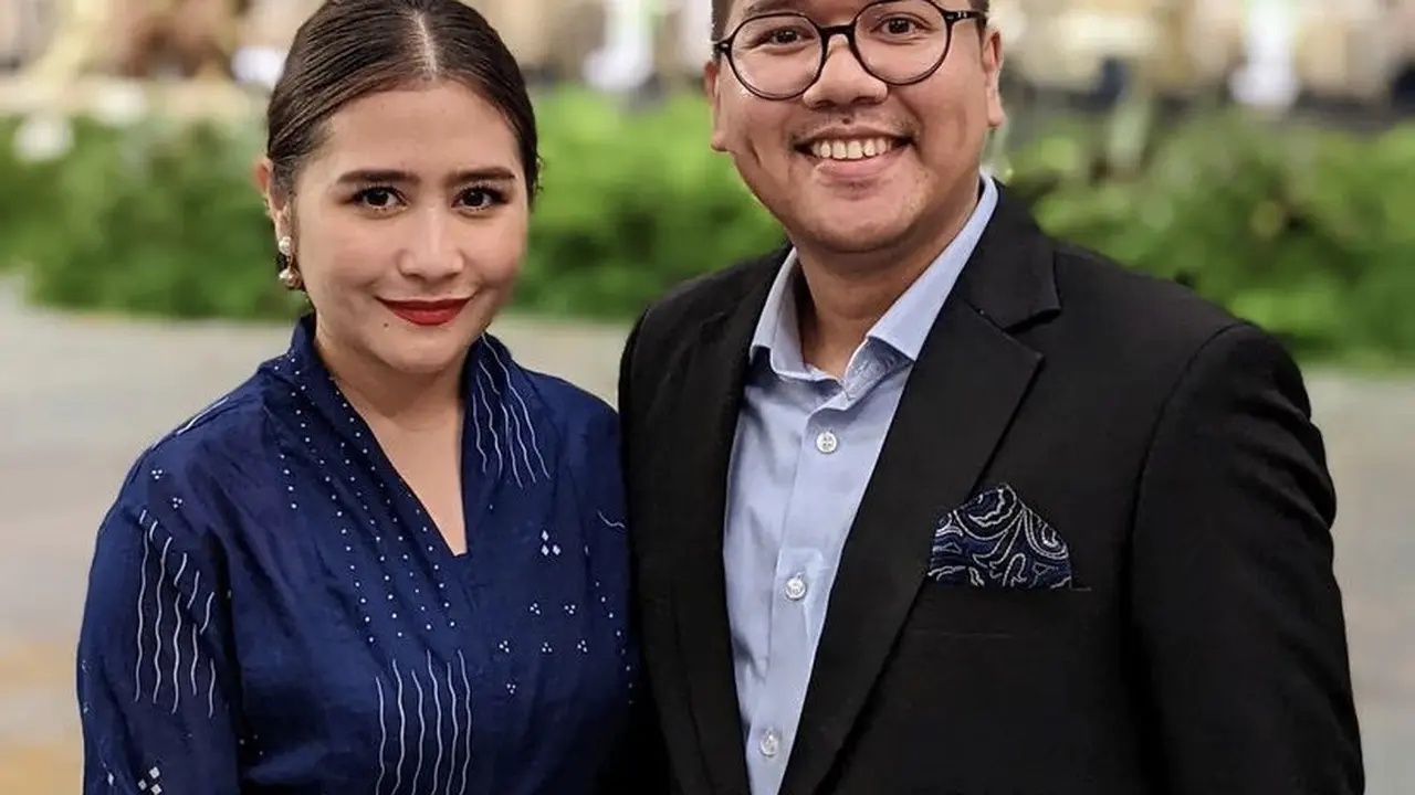 Gaya Prilly Latuconsina Kenakan Baju dari Brand Lokal Saat Kondangan Anak Sri Mulyani