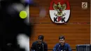 Wakil Ketua KPK Laode Muhammad Syarif didampingi Juri Bicara KPK Febri Diansyah menggelar konferensi pers terkait Operasi Tangkap Tangan (OTT) KPK di Balikpapan, Kalimantan Timur, Jakarta, Sabtu (4/5/2019). (Liputan6.con/Johan Tallo)
