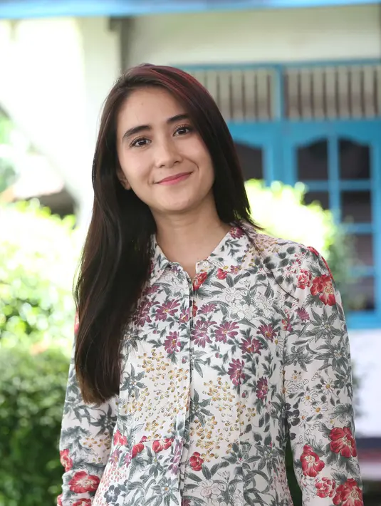 Diakui Ryana, ia dan suami tidak menunda kehamilan dan datangnya seorang momongan. Hanya saja Tuhan belum mengabulkan  permintaannya urusan momongan.  (Deki Prayoga/Bintang.com)