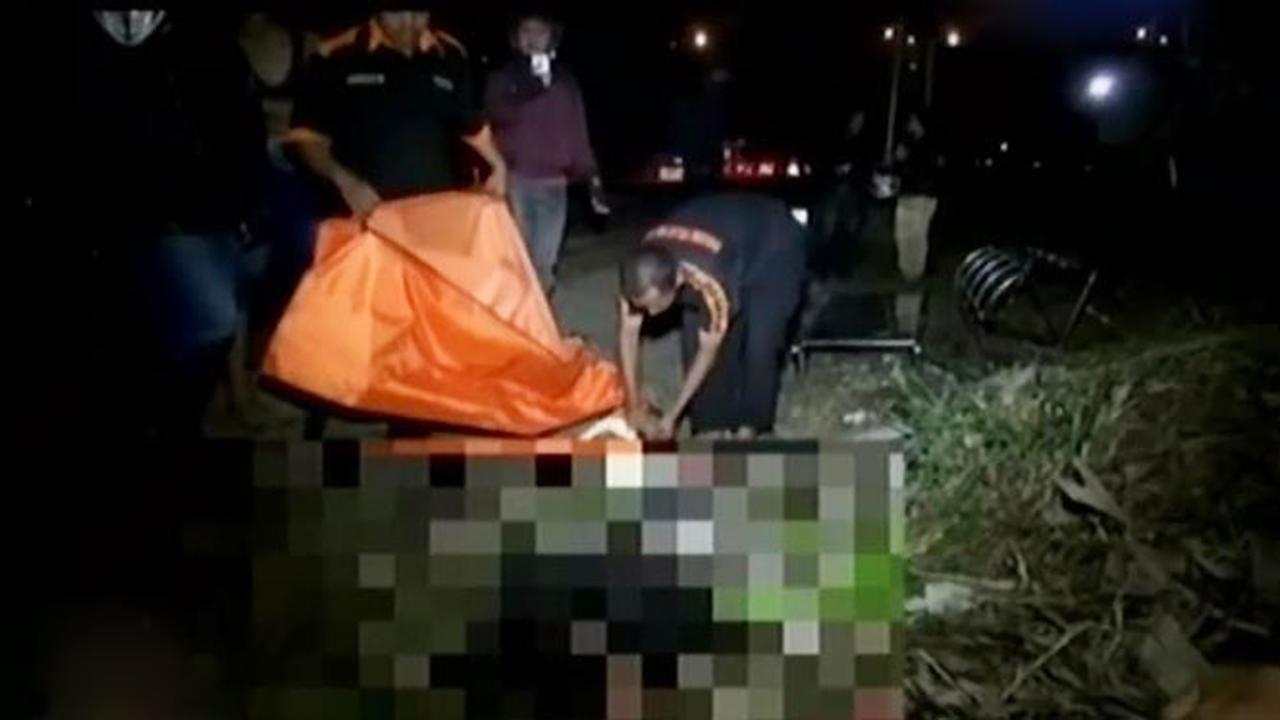 20150705-Pria Tertabrak Kereta-Jakarta