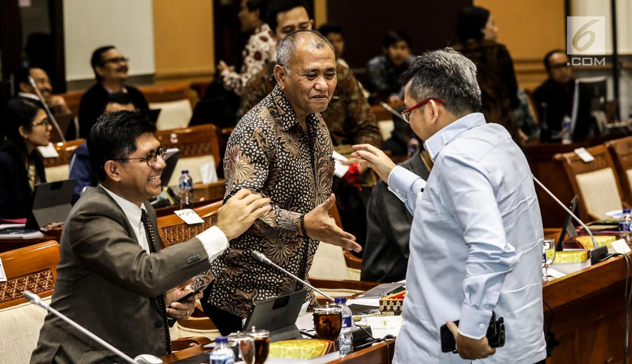 Ketua KPK Agus Rahardjo bersama Wakill Pimpnan KPK Laode Muhammad Syarif mengikuti Rapat Dengar Pendapat dengan Komisi III DPR, di Kompleks Parlemen Senayan, Jakarta, Senin (23/7). (Liputan6.com/Johan Tallo)