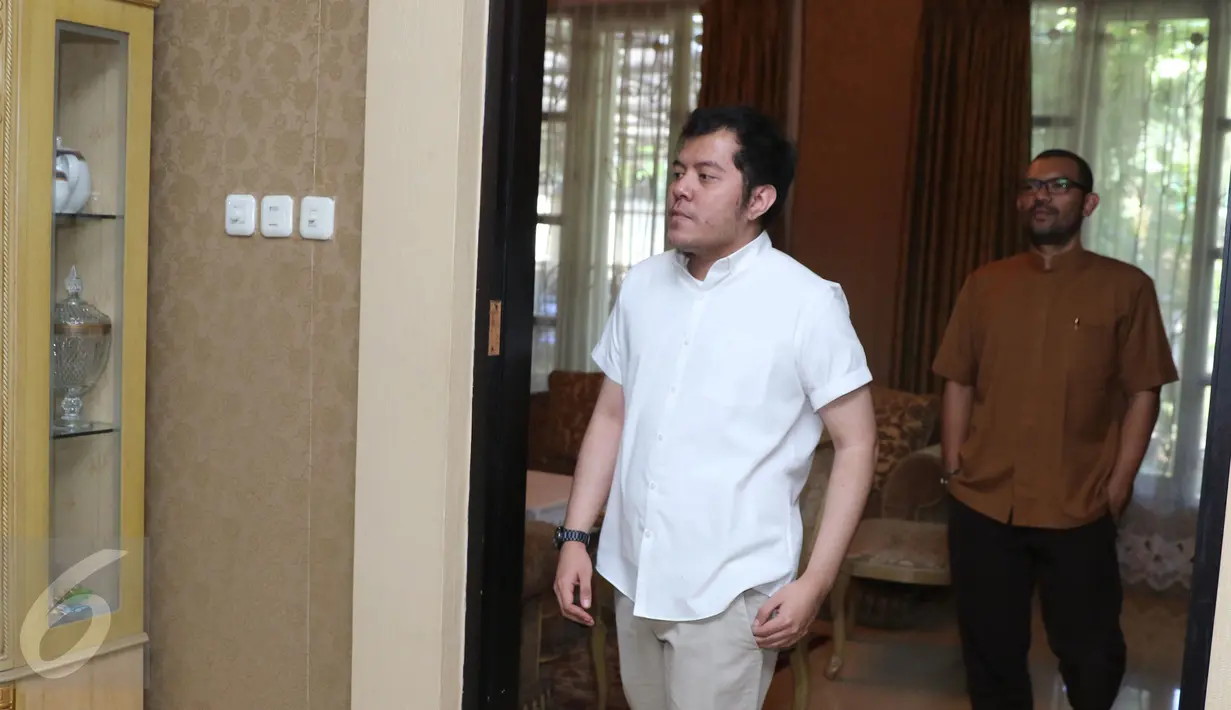 Anggota Komisi VIII DPR  Amrullah Amri Tuasikal saat ditemui di rumahnya, Cilandak, Jakarta, (6/8). Sebelumnya Cita Citata telah melaporkan perilaku Amri kepada MKD. (Liputan6.com/Herman Zakharia)