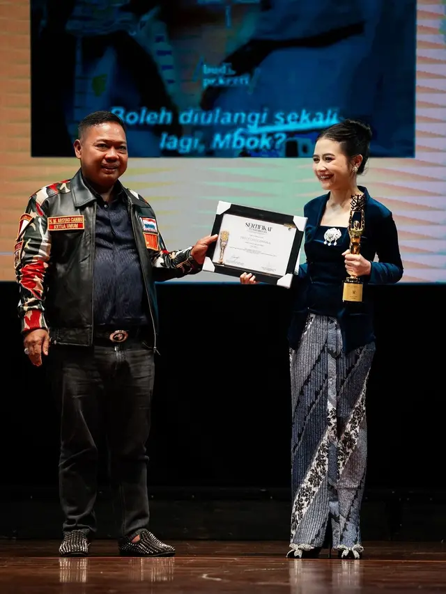 Prilly Latuconsina terima Penghargaan IKJ ke-3 (Dok. IKJ)
