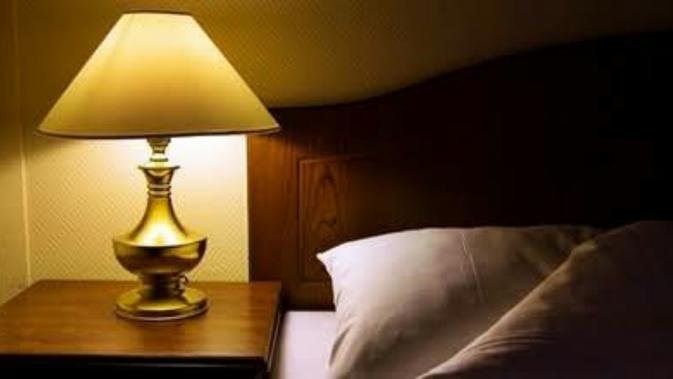 Penyakit kanker bisa dipicu akibat sering tidur dalam kondisi lampu menyala (Sumber foto: arenawanita.com)