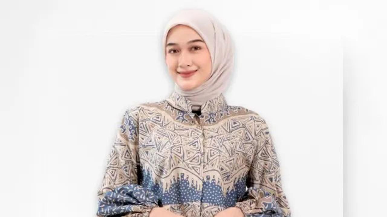 Model Atasan Batik Wanita Elegan 2025, Bikin Penampilanmu Makin Cantik