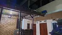 Warga Bongkar Gapura Pesantren Milik Dai Nasional Terduga Pelaku Pelecehan 6 Santriwati di Sukabumi