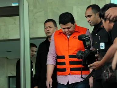 Komisi Pemberantasan Korupsi memeriksa pengusaha Teddy Renyut terkait kasus suap Bupati Biak. (Liputan6.com/Faisal R Syam)
