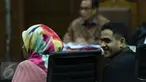 Mantan Bendahara Partai Demokrat, Muhammad Nazaruddin saat bersaksi di proyek pengadaan e-KTP untuk terdakwa Irman dan Sugiharto di Pengadilan Tindak Pidana Korupsi (Tipikor) Jakarta, Senin, (3/4). (Liputan6.com/Helmi Afandi)