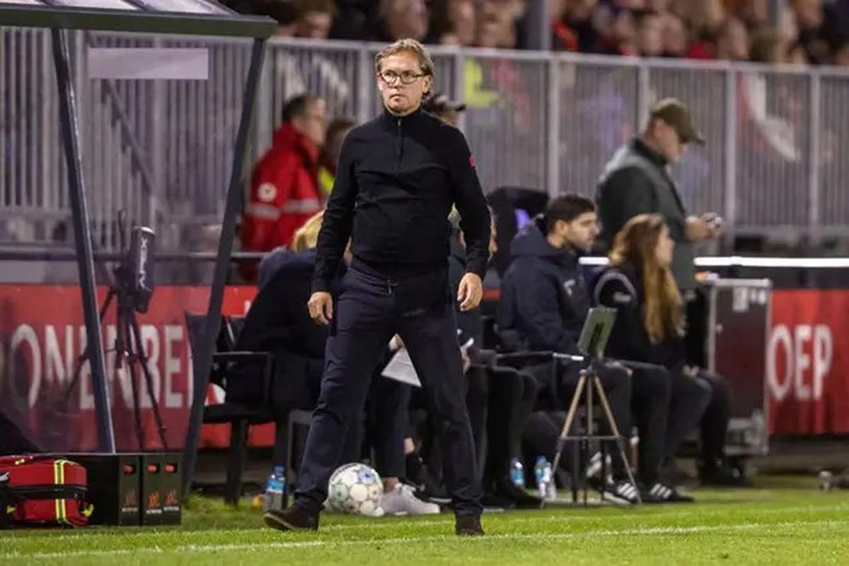 Alasan Alex Pastoor Tolak Tawaran SC Heerenveen Gantikan Robin van Persie