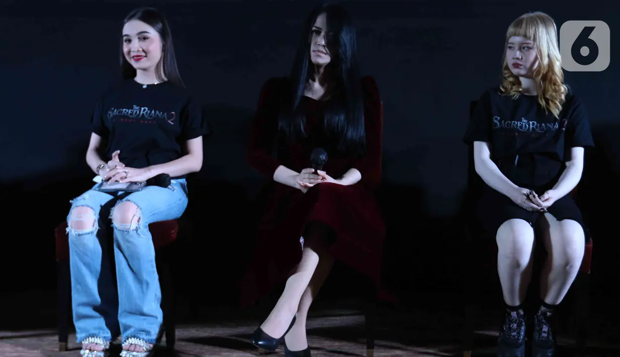 Misteriusnya Penampilan Riana Saat Rilis Film The Sacred Riana 2 ...