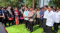 Menteri Kehutanan (Menhut) Raja Juli Antoni saat mendampingi Wakil Presiden Gibran Rakabuming Raka dalam penanaman jagung serentak kuartal IV tahun 2025 di Desa Bantar Panjang, Kec. Tigaraksa, Kab. Tangerang, Banten, Rabu (8/10) (Istimewa)