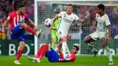 Dari segi peluang, Atletico Madrid mengukir sembilan tembakan yang empat di antaranya mengarah tepat sasaran. Adapun Real Madrid membuat 20 peluang dengan lima tepat sasaran. (AP Photo/Manu Fernandez)