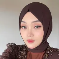 Tak hanya Mahalini yang tampil memukau, penampilan anggota keluarga lainnya, termasuk sang ipar, Putri Delina, juga turut mencuri perhatian. [@putridelinaa].