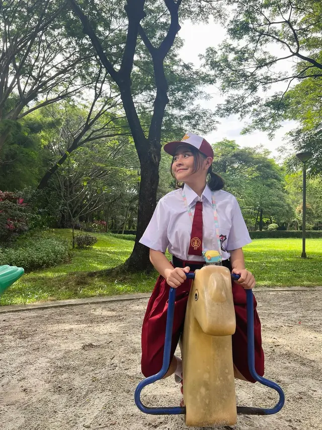 Main Series Baru, Ini 7 Potret Prilly Latuconsina dan Dikta Pakai Seragam SD