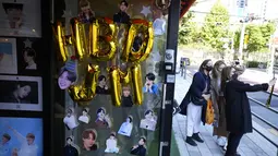 Kemeriahan Ultah Jimin BTS di Kota Seoul. (Foto: (AP Photo/Ahn Young-joon)