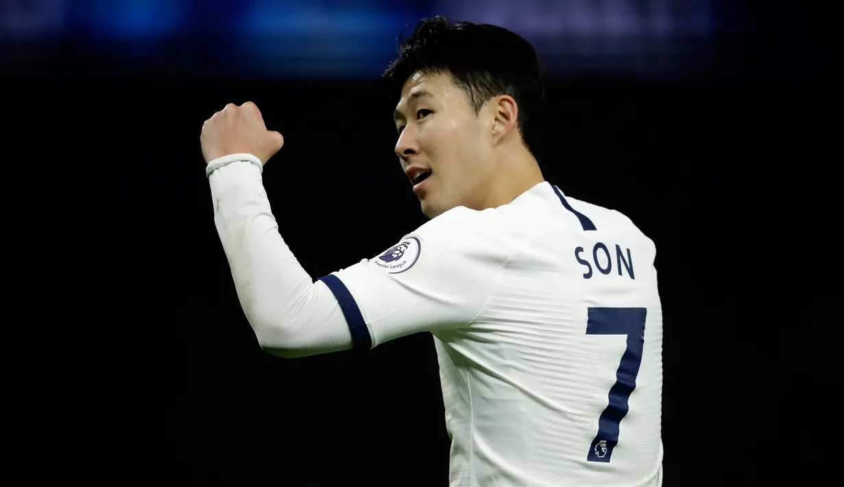 Penyerang Tottenham Hotspur, Son Heung-Min merayakan gol yang dicetaknya ke gawang Norwich City pada pekan ke-24 Liga Inggris di Tottenham Hotspur Stadium, London, Rabu (22/1/2020). Dele Alli dan Son Heung-min mencetak gol untuk membawa Tottenham Hotspur menang 2-1 atas Norwich City. (AP/Matt Dunham