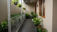 9 Desain Teras Samping Memanjang yang Adem untuk Lahan 1 Meter, Nyaman dan Estetis