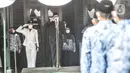 Direktur Pembinaan Tenaga Lembaga Kebudayaan Judi Wahjudi menjadi inspektur upacara peringatan Sumpah Pemuda di Museum Sumpah Pemuda, Rabu (28/10/2020). Upacara peringatan 92 tahun Sumpah Pemuda dengan tema Sumpah Pemuda Bersatu dan Bangkit itu diadakan secara terbatas. (merdeka.com/Iqbal S Nugroho)