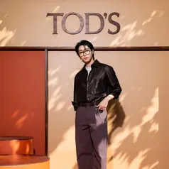 Penampilannya menjadi representasi sempurna dari visi terbaru Direktur Kreatif Matteo Tamburini yang mengedepankan kemewahan khas Italia melalui siluet bersih, material premium, dan gaya yang terasa effortless. [Dok/Tod's].