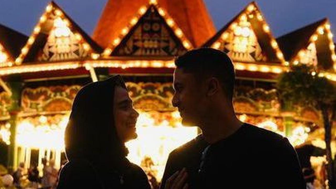 Setelah menyelesaikan masa tugasnya sebagai bupati, Hengky Kurniawan pergi berlibur bersama Sonya Fatmala.
