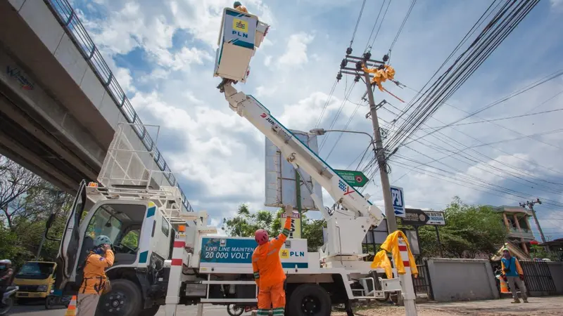 Pada siaga Nataru kali ini, PLN menyiagakan 48.179 petugas di seluruh Nusantara. (Dok PLN)