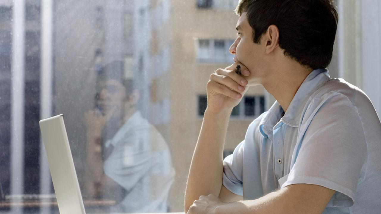  Punya Gelar S2? Ini 4 Industri yang Bersedia Kasih Gaji Terbesar