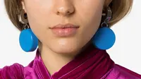 Anting Balenciaga bertajuk Round Bottle Top Earrings in Blue (Sumber: MODESENS)