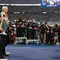 Mantan pemain Liverpool, Ian Rush (kanan), dan mantan pemain Real Madrid, Raul (kiri), membawa trofi di lapangan sebelum pertandingan final Liga Champions UEFA antara Liverpool dan Real Madrid di Stade de France di Saint-Denis, utara Paris, pada 28 Mei 2022. (FRANCK FIFE/AFP)